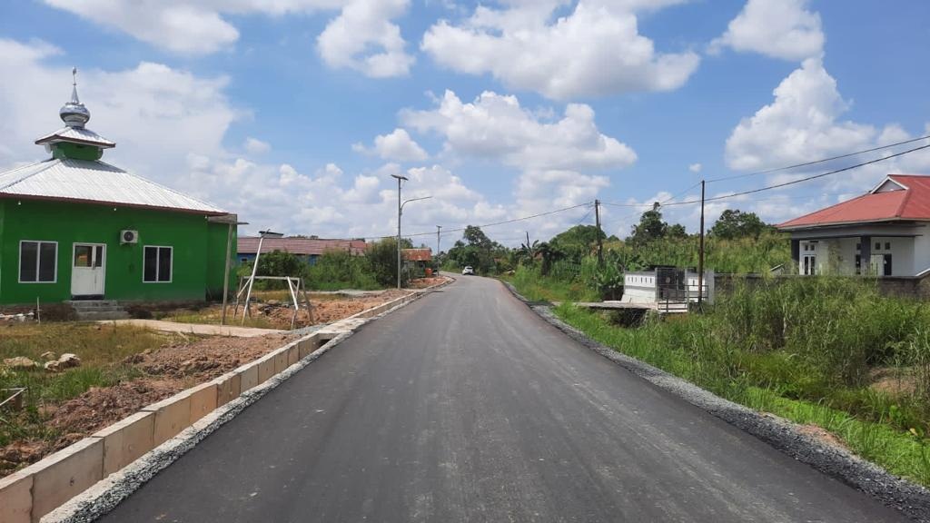 Salah satu proyek pembangunan jalan oleh Pemkab Berau, Kalimantan Timur.