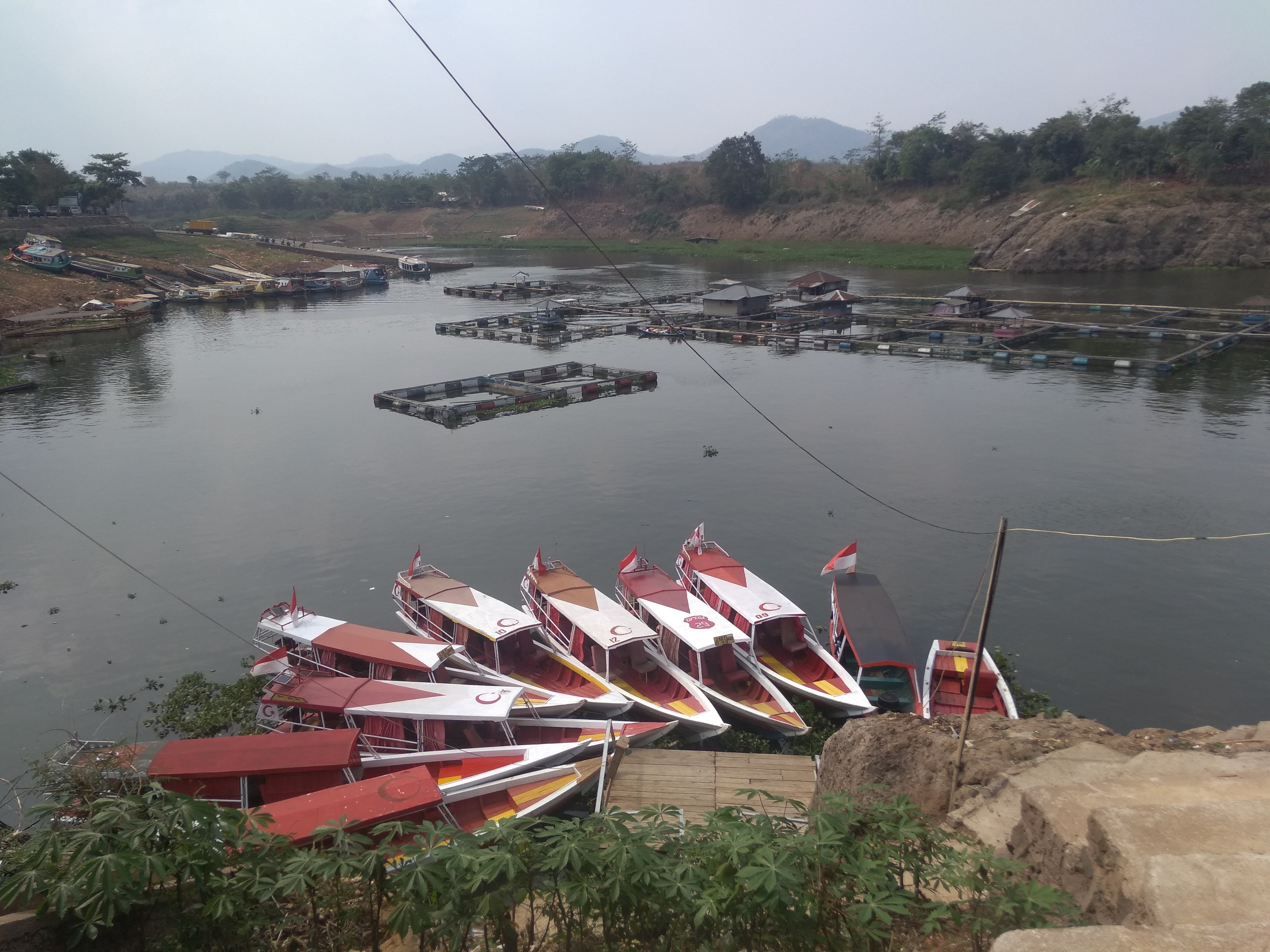 Kawasan wisata perairan Jangari di Desa Bobojong, Kecamatan Mande, Kabupaten Cianjur.