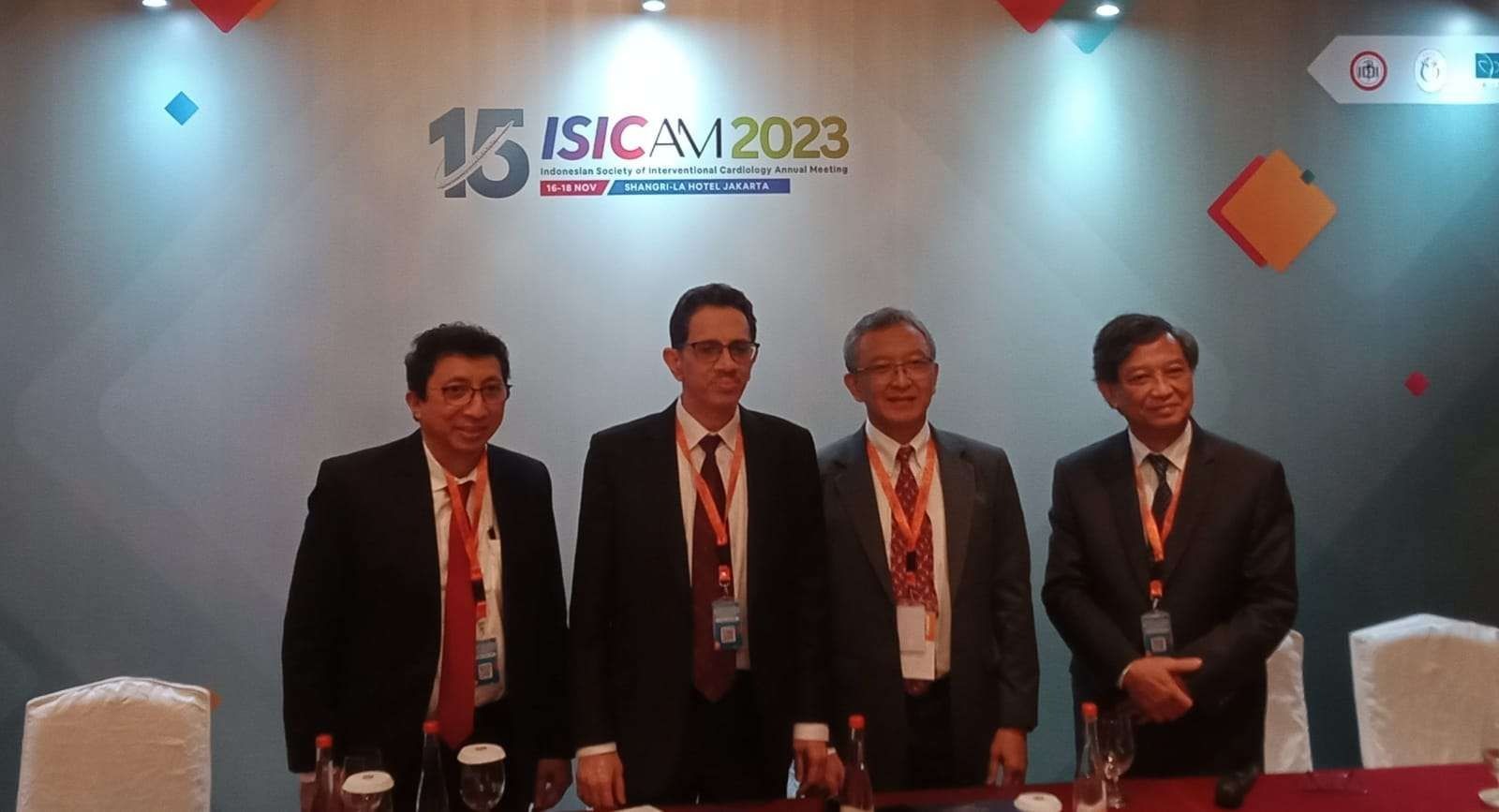 Ketua PIKI Achmad Fauzi Yahya (kedua dari kiri) saat memberi keterangan terkait Pertemuan Tahunan PIKI ke-15 di Jakarta. 