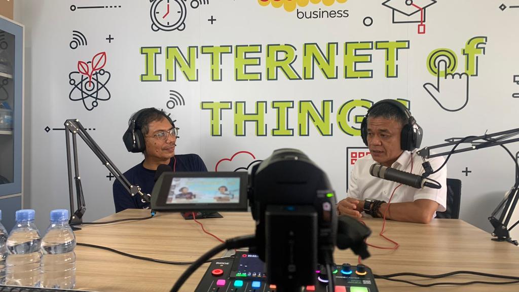 Wali Kota Palu, Sulawesi Tengah (Sulteng) H. Hadianto Rasyid, SE (kanan) diwawancarai podcast SCCIC ITB.