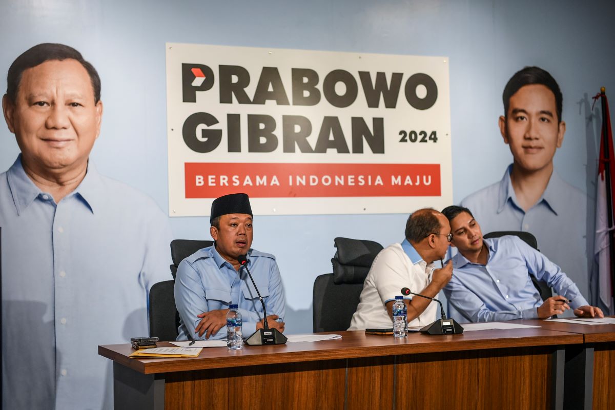 Bagi-bagi Susu dan Makan Siang, Kampanye Prabowo-Gibran tidak Mendidik