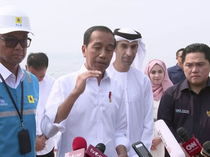 Presiden Jokowi meresmikan PLTS Terapung Cirata. 