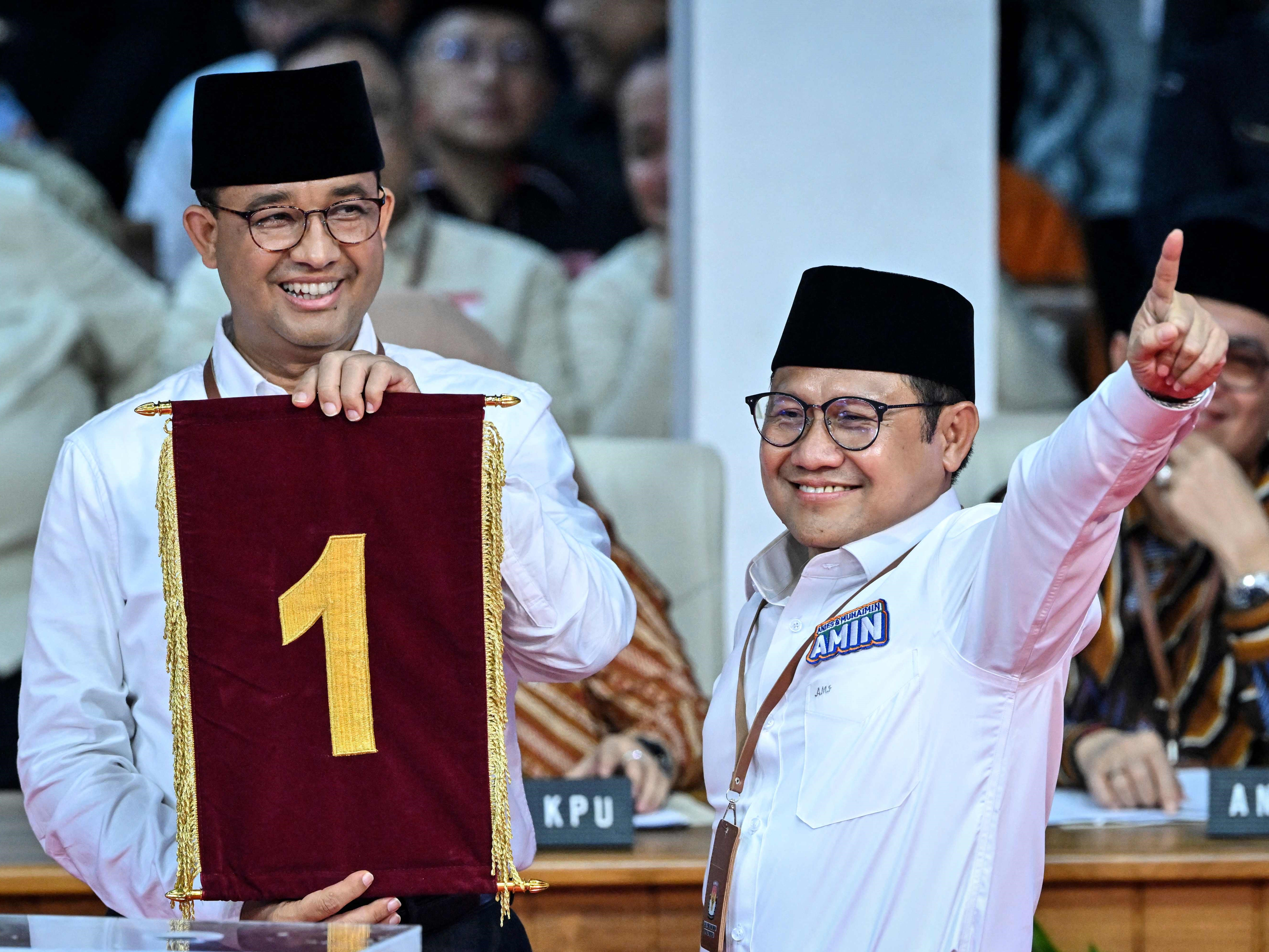 Calon presiden dan mantan Gubernur Jakarta Anies Baswedan (kiri) dan calon wakil presiden Muhaimin Iskandar.