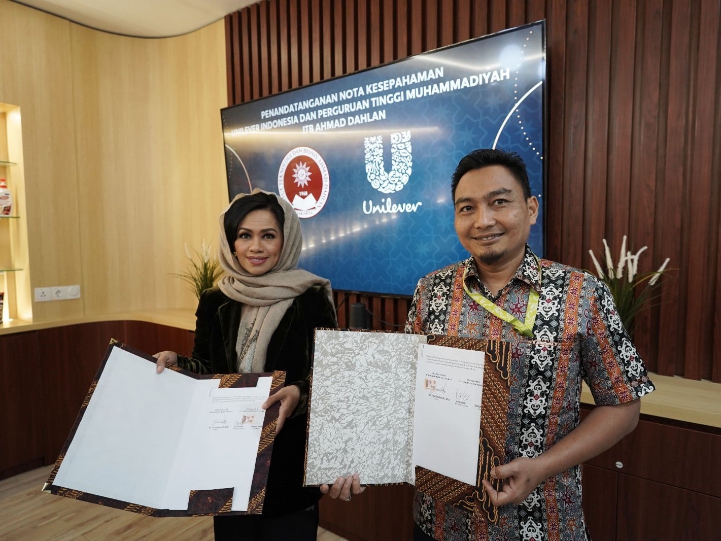 Perguruan Tinggi Muhammadiyah ITB Ahmad Dahlan Jakarta dan Unilever Indonesia menandatangani Nota Kesepahaman Kerja Sama Jangka Panjang.