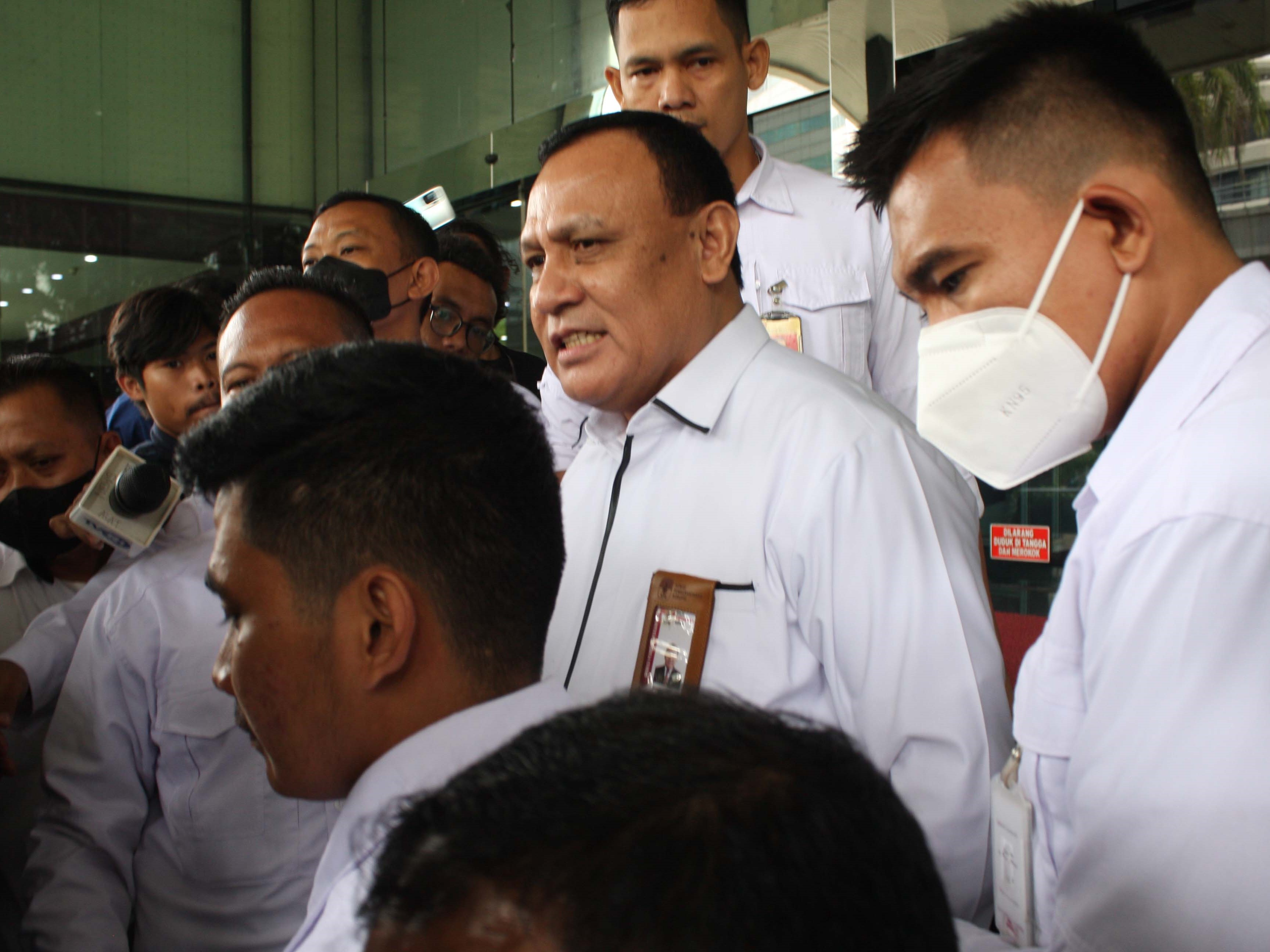 Ketua KPK Firli Bahuri memberikan keterangan setelah selesai menjalani pemeriksaan di Dewan Pengawas KPK.