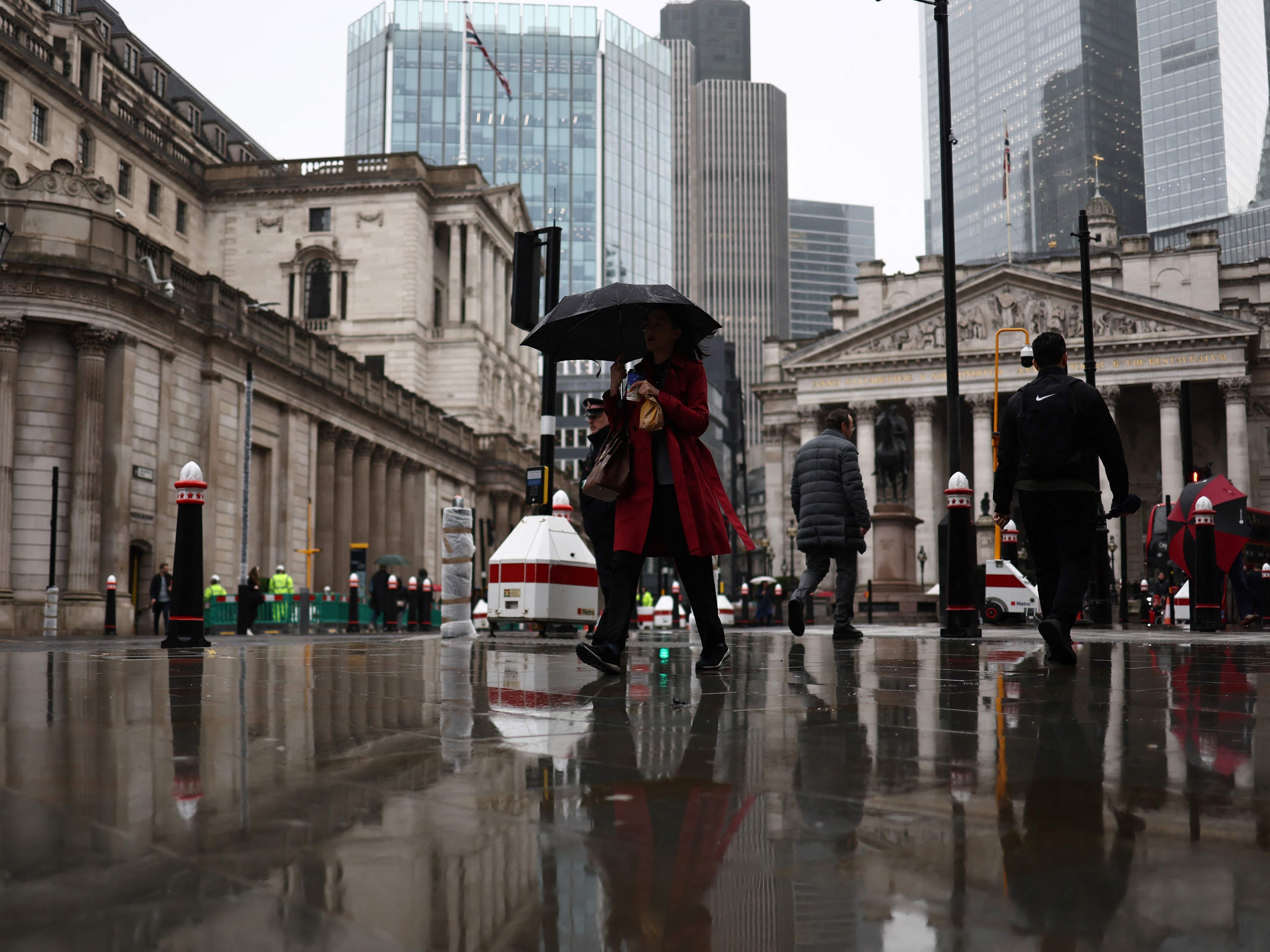 Bank Sentral Inggris Bekukan Suku Bunga Ikuti The Fed