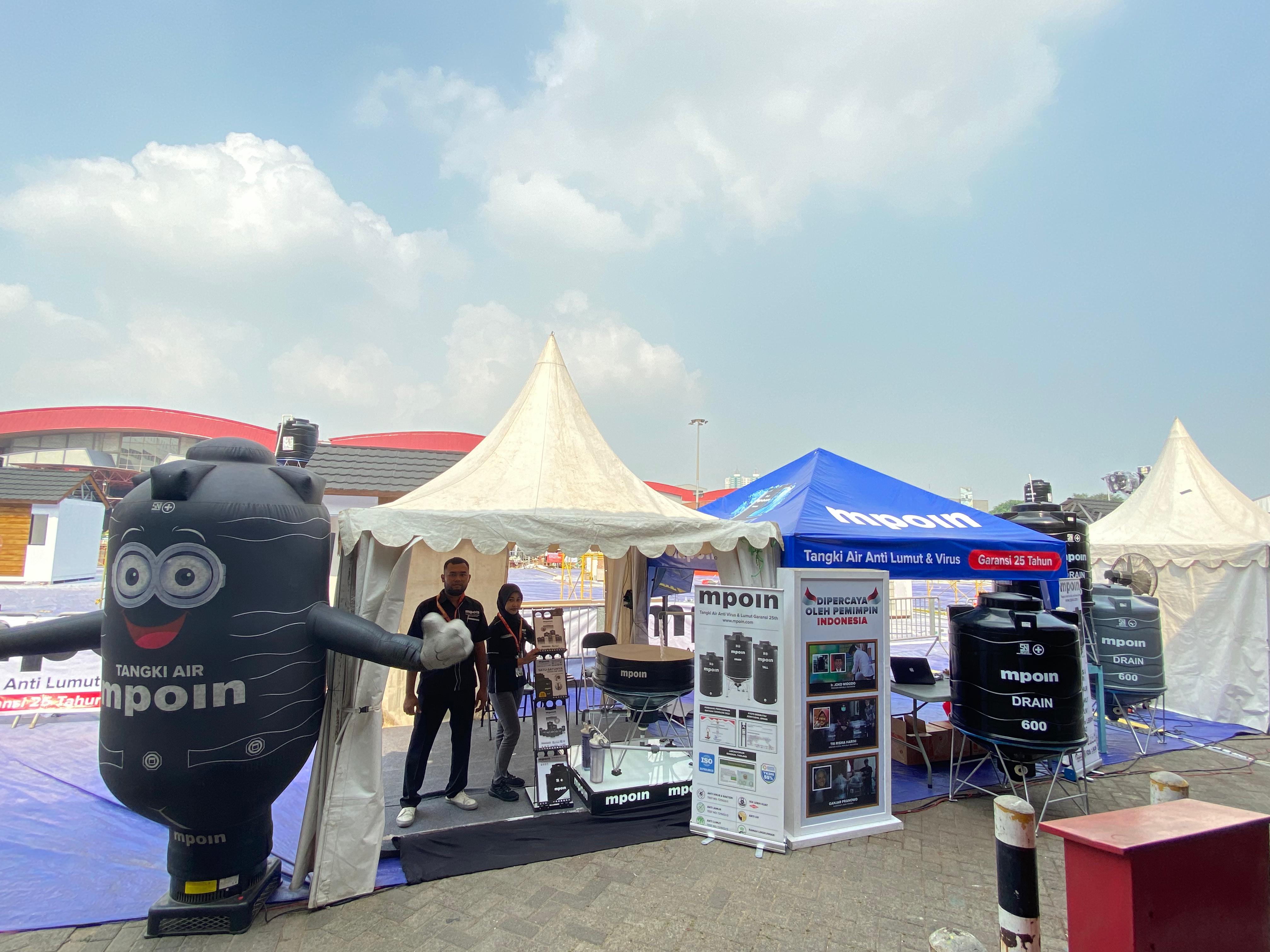 Booth Mpoin yang menyediakan tangkir air antibakteri dan lumut di ajang pameran Konstruksi Indonesia 2023 di JIExpo Kemayoran.