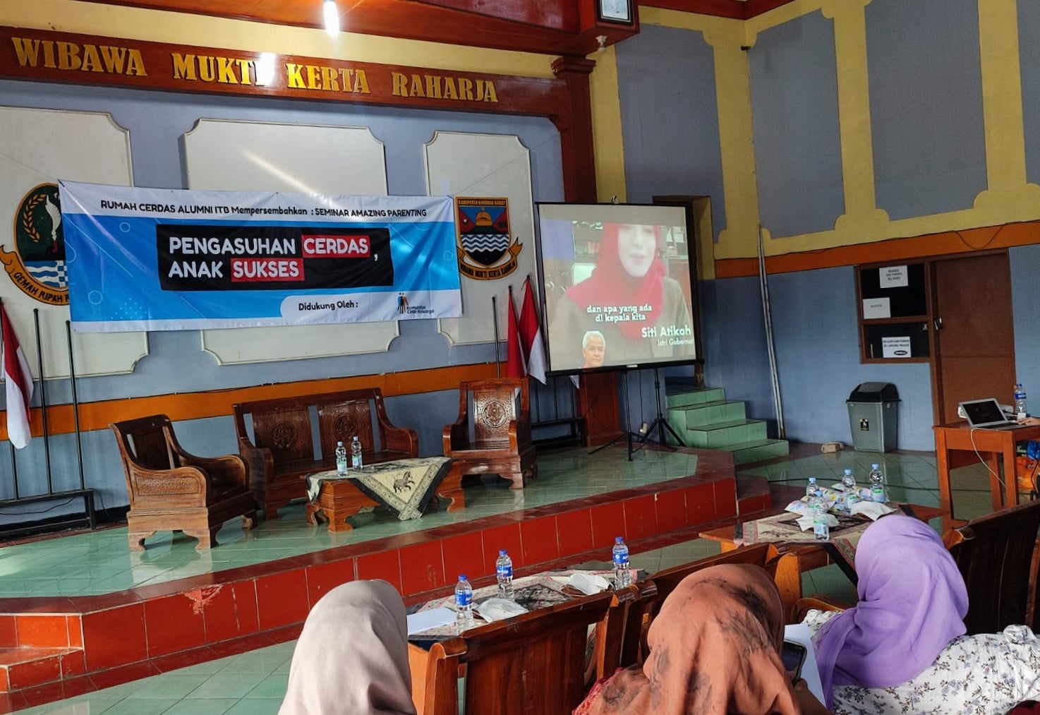  Seminar Amazing Parenting bertemakan 'Ngobrol Santai Masalah Keluarga