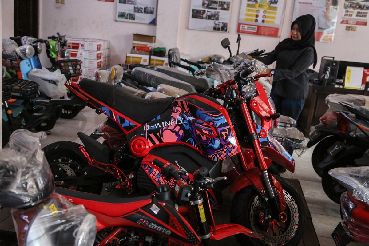 Anggota Komisi VII DPR RI Mulyanti menolak kenaikan pemberian subsidi motor listrik yang semula Rp7 tahun menjadi Rp10 juta.