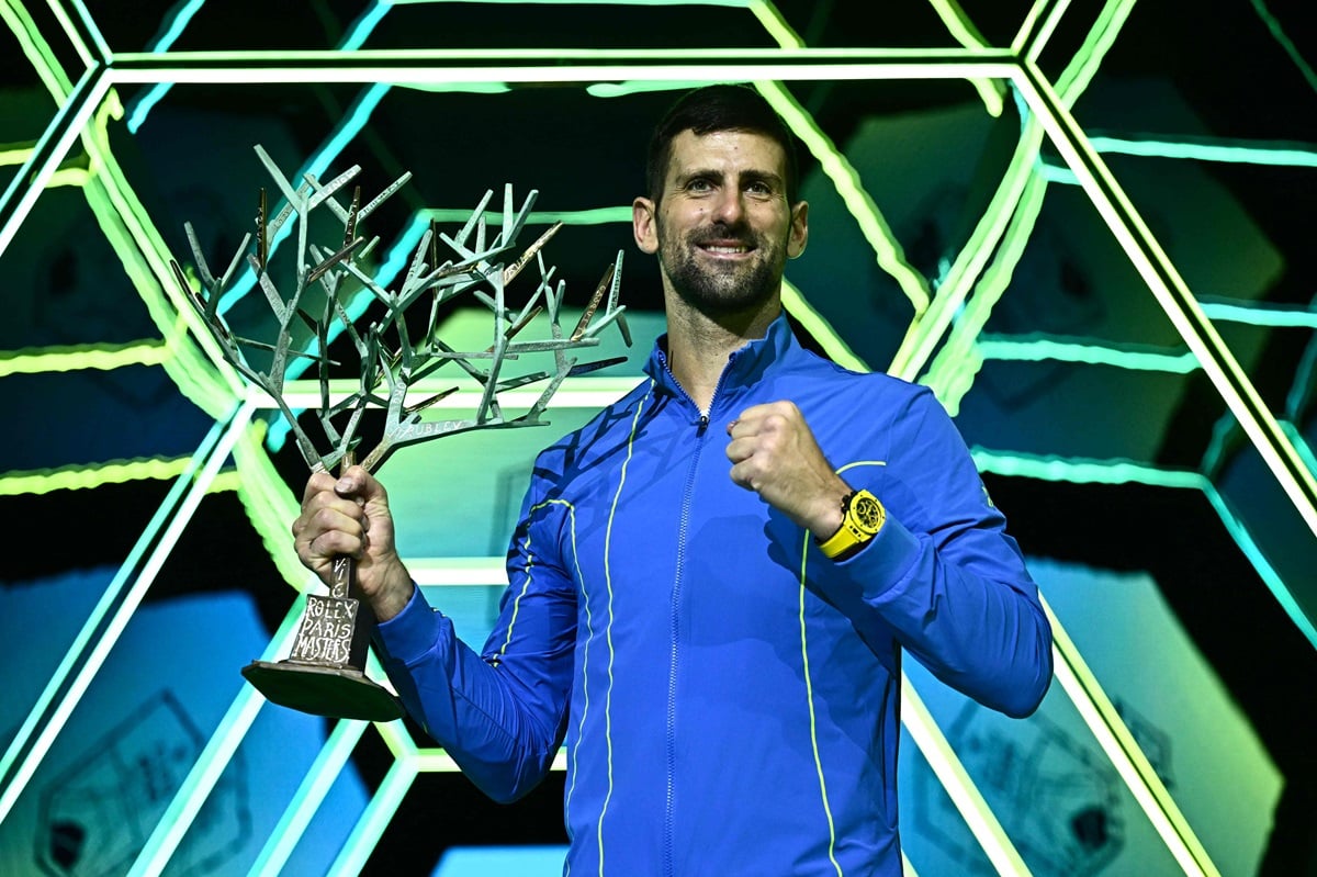Petenis Serbia Novak Djokovic usai menjadi juara Paris Masters