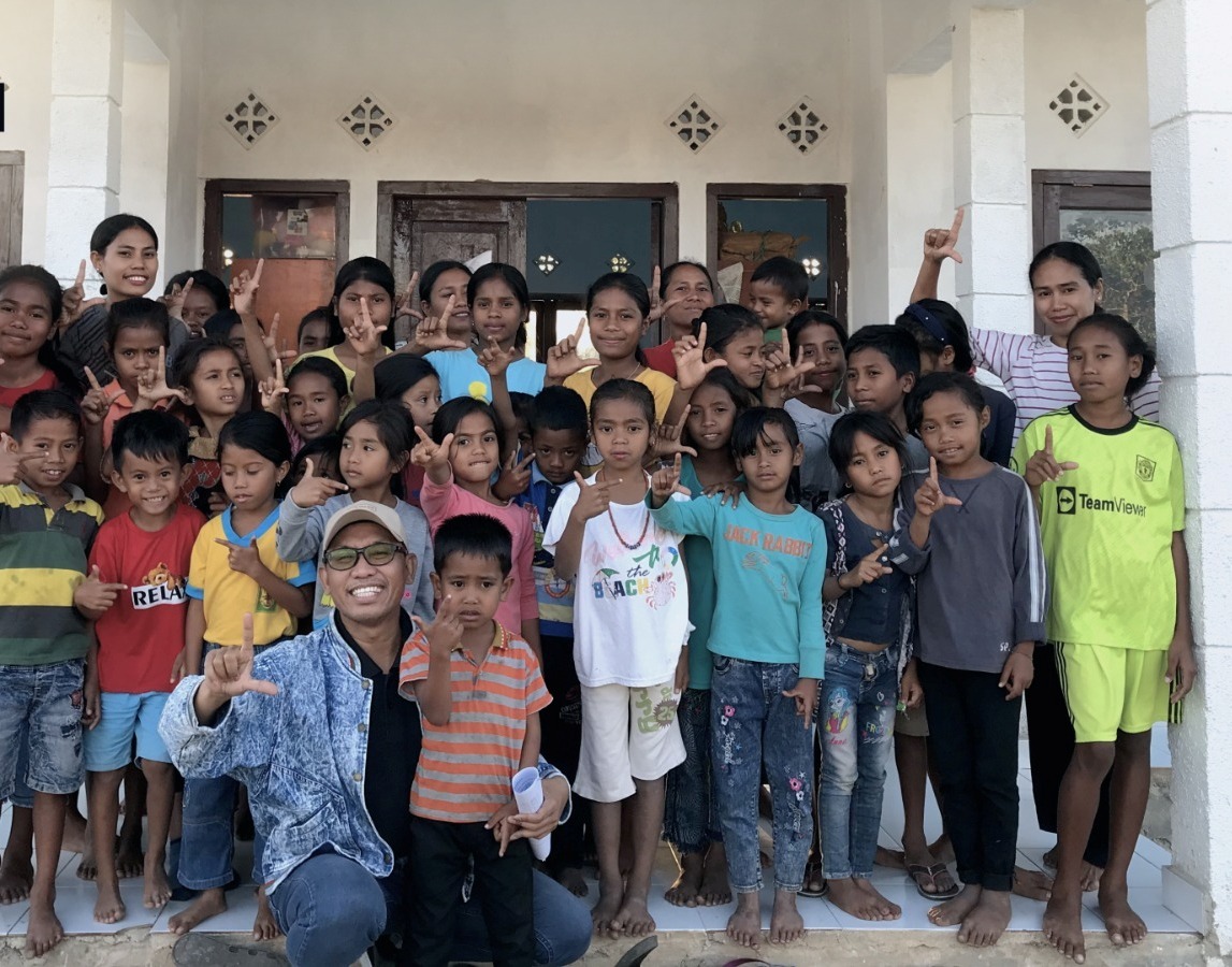 Broker internasional Octa bekerja sama dengan Yayasan Tunas Aksara (YTA) memberi pelatihan kepada 10 guru dari empat sekolah.