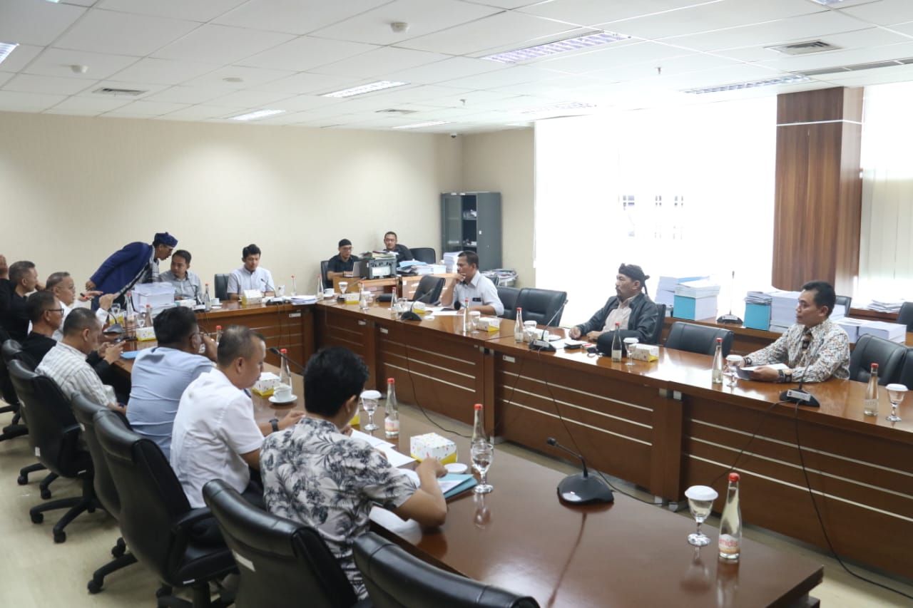 Komisi III DPRD, Direksi Perumda Pasar Pakuan Jaya (PPJ), dan PT. Bogor Artha Makmur membahas pembangunan Pasar Jambu Dua di Kota Bogor. 