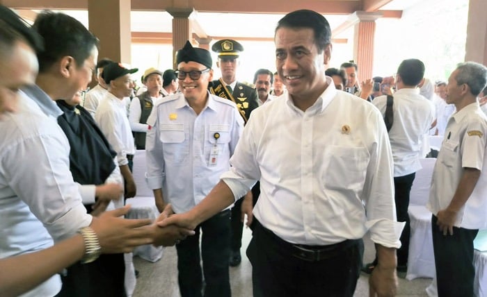 Penyuluh CSA Jatim menyambut kehadiran Mentan Andi Amran Sulaiman di Tuban, Jatim.