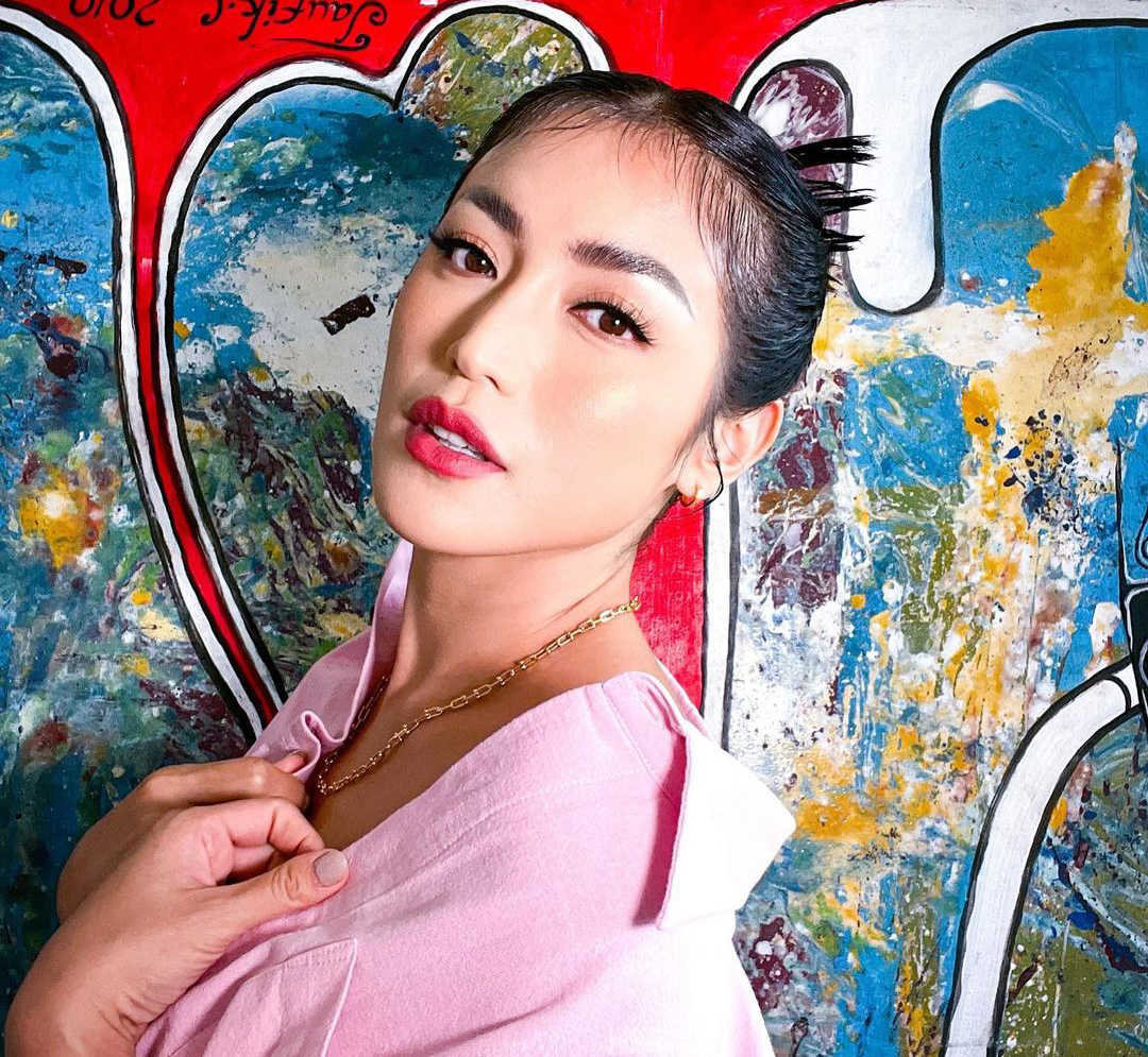 CSB yang menjadi rekan bisnis Jessica Iskandar ditangkap di Thailand setelah masuk red notice interpol.