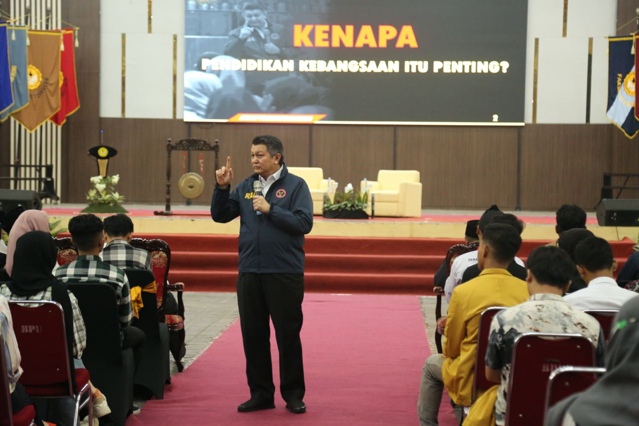 Kepala BNPT RI Komjen Rycko Amelza Dahniel memberi kuliah umum kebangsaan kepada mahasiswa Unsoed di Purwokerto, Jumat (10/11).