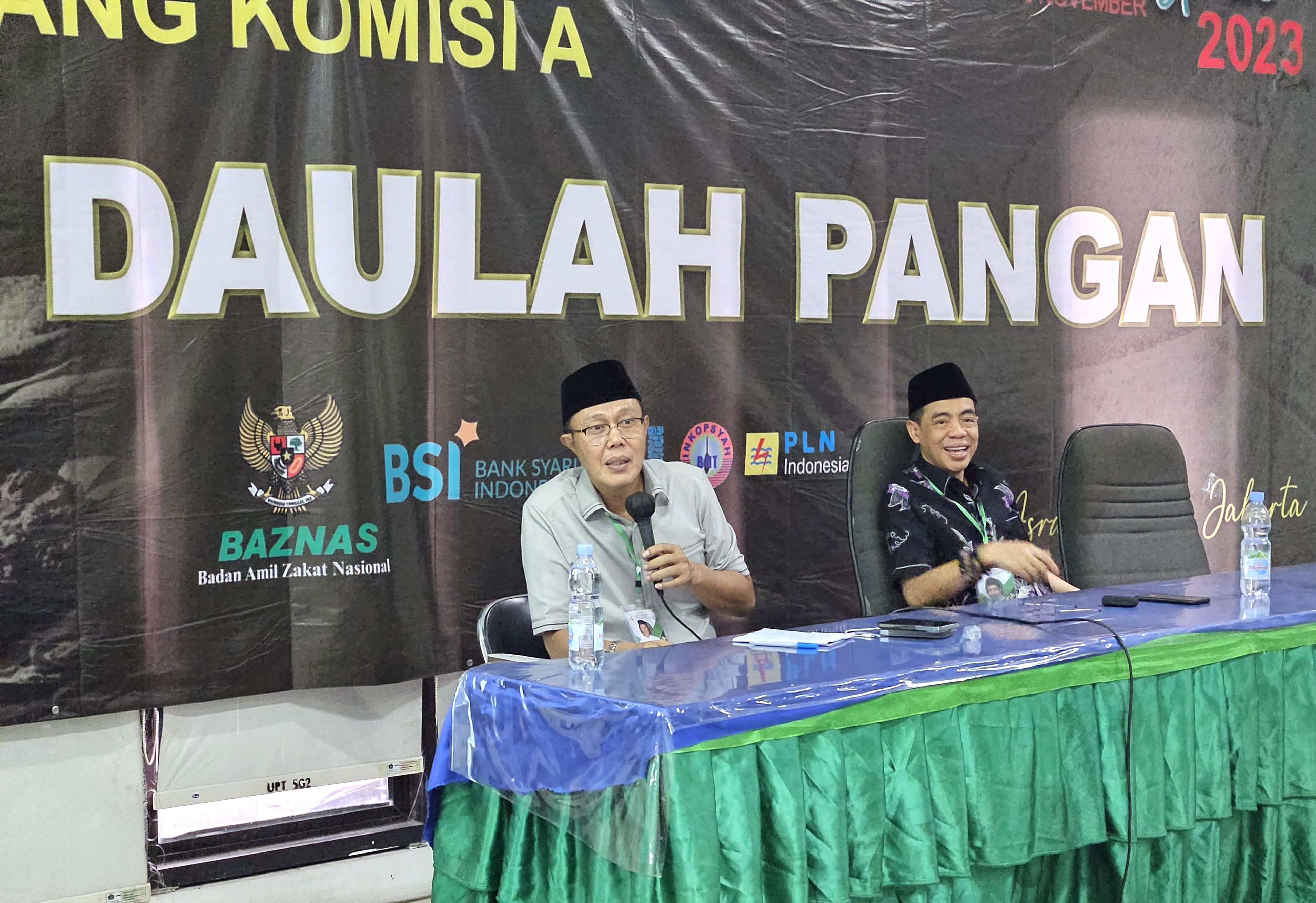 H Ayep Zaki (kiri) saat sidang tahunan Komisi Pemberdayaan Ekonomi Umat MUI.