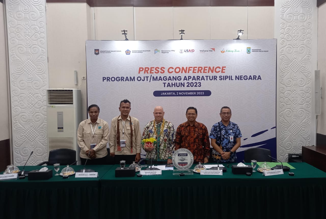 Pusbindiklatren Kementerian PPN)/Bappenas menyelesaikan program magang ASN, kerja sama dengan Usaid Kolaborasi dan Pemprov Papua Barat.