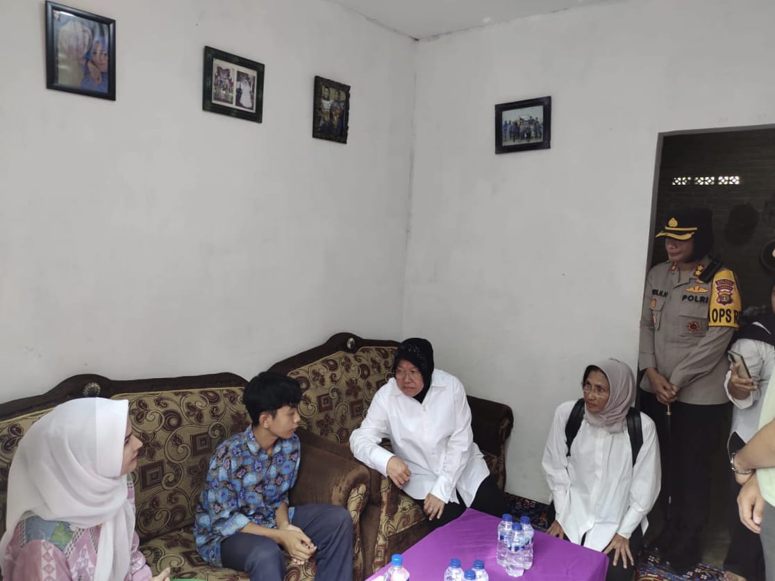 Mensos Gerak Cepat Jenguk Anak Yatim Piatu yang Jadi Korban Perundungan 