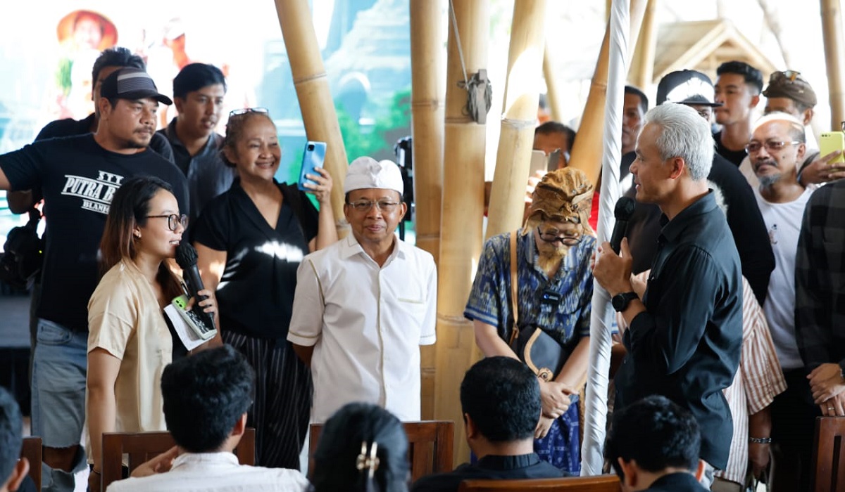Ganjar Pranowo berdialog dengan mahasiswa di Bali