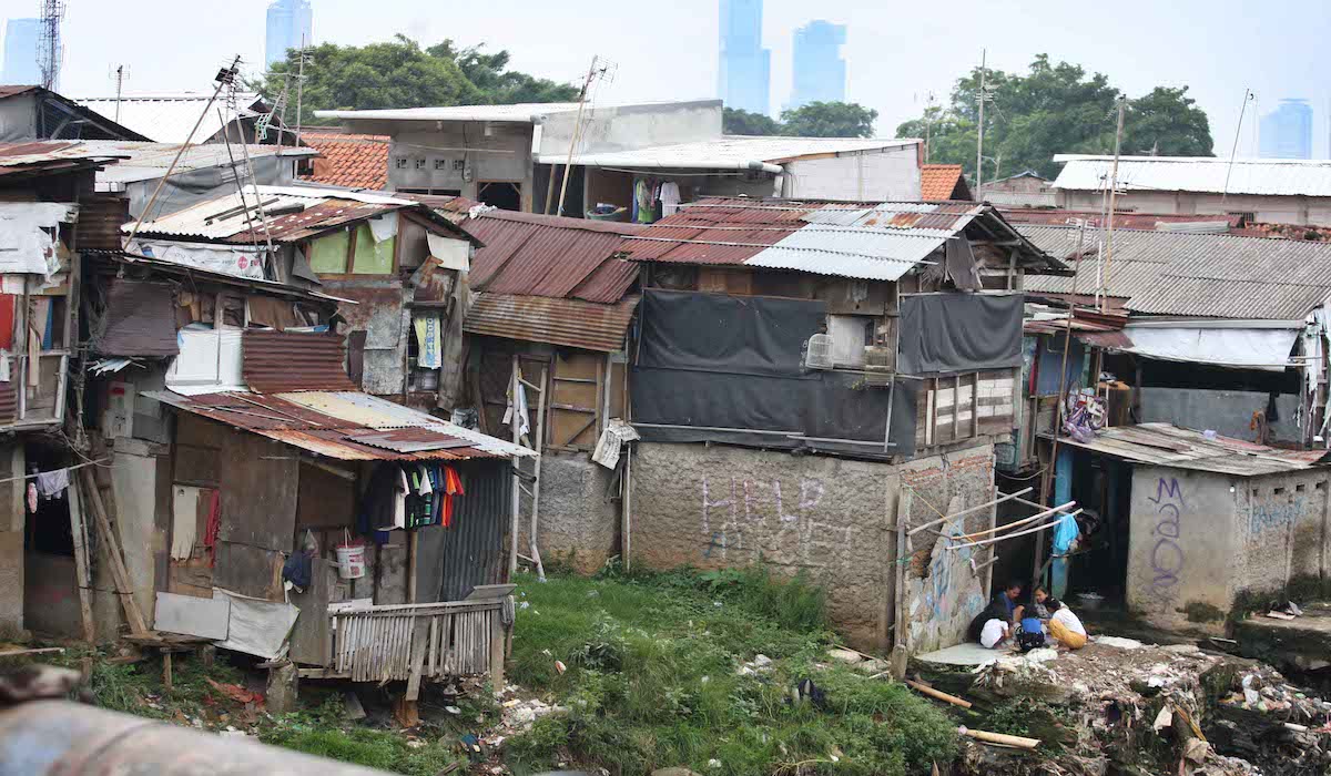 Bantaran Kali Ciliwung rawan banjir di musim hujan