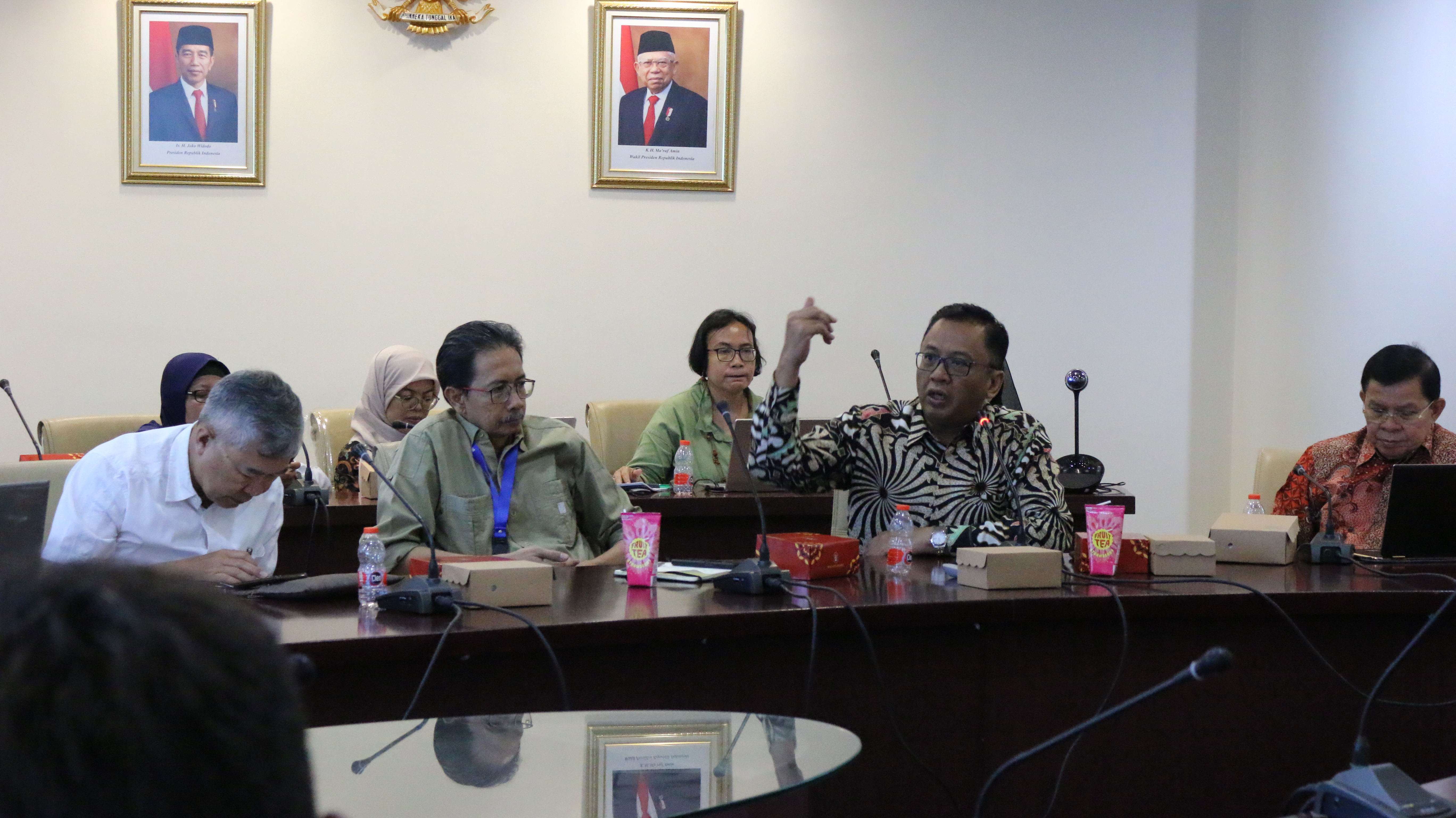 Para narasumber berdiskusi dengan tema Mendukung Kekuatan Ekonomi Nasional Melalui Tumpuan Pendidikan Vokasi di Universitas Yarsi Jakarta.