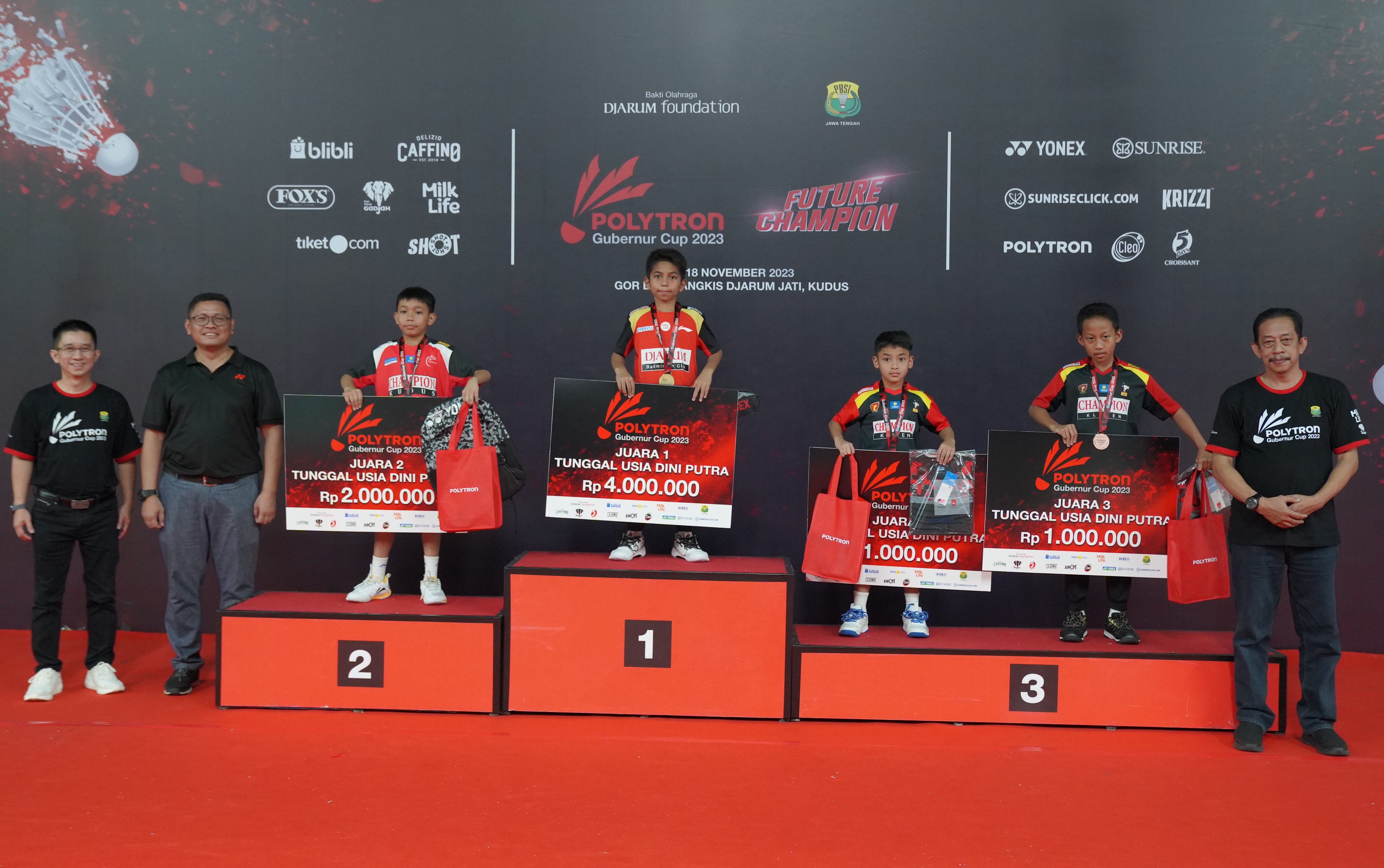 Gavriel Aldrich Alharon Labatar di podium tertinggi kategori usia dini putra U-11