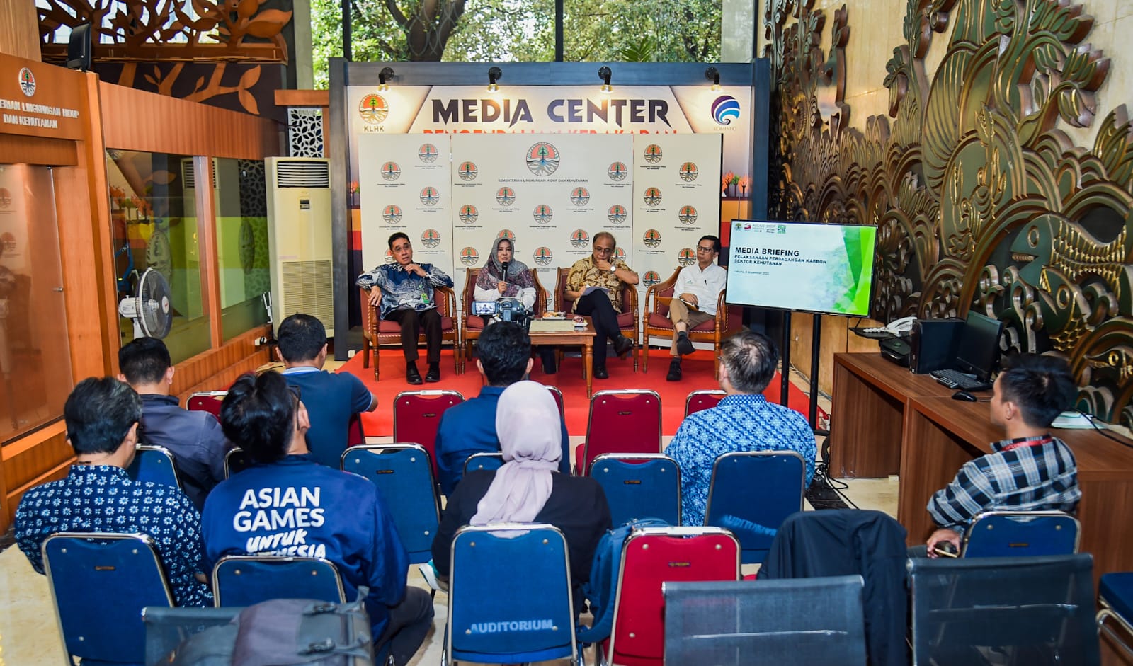 Media briefing mengenai pelaksanaan perdagangan karbon sektor kehutanan di Jakarta, Kamis (9/11). 