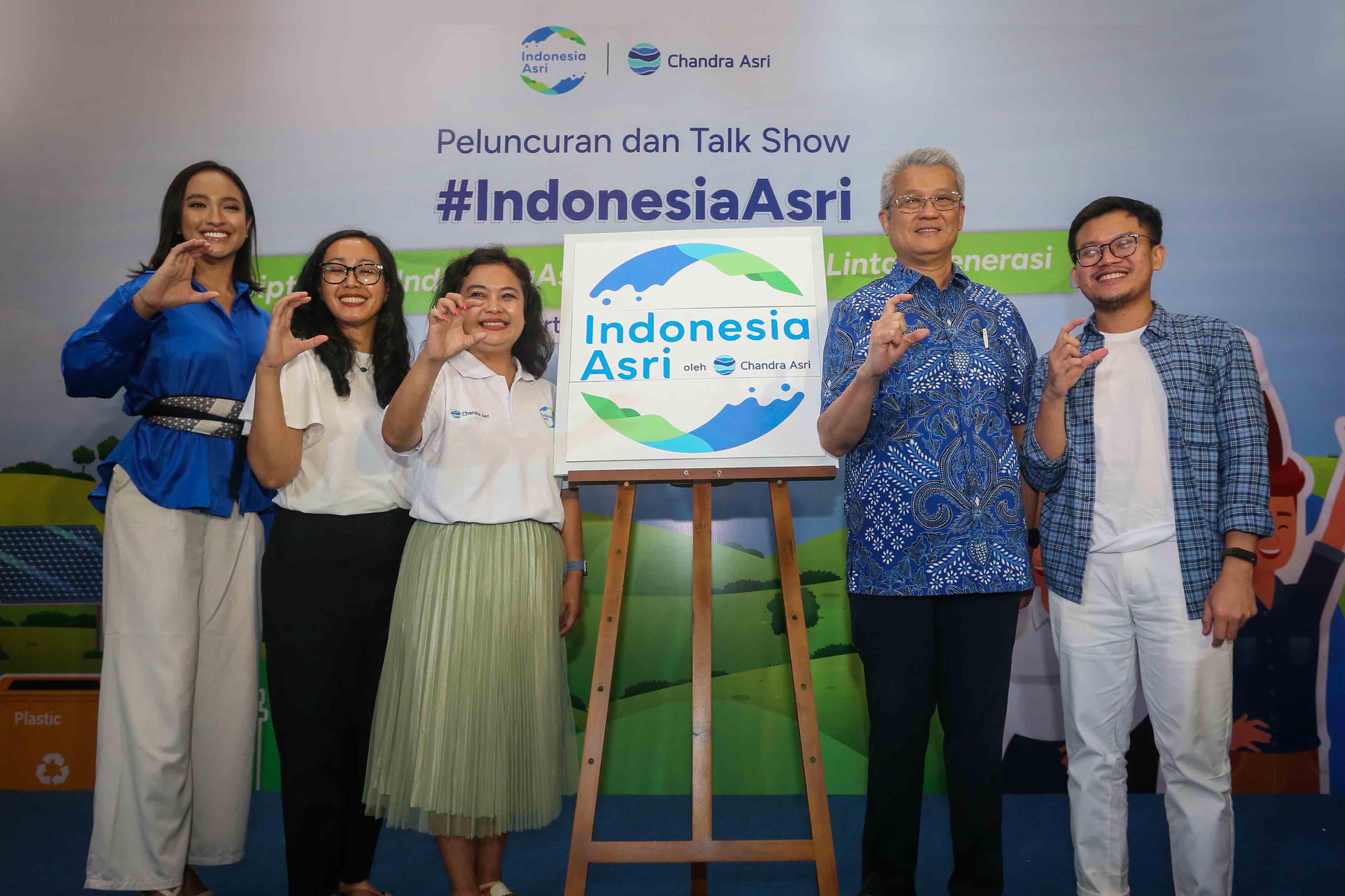 Human Resources & Corporate Affairs Director of Chandra Asri, Suryandi (kedua dari kanan) dan narasumber kampanye #IndonesiaAsri di Jakarta