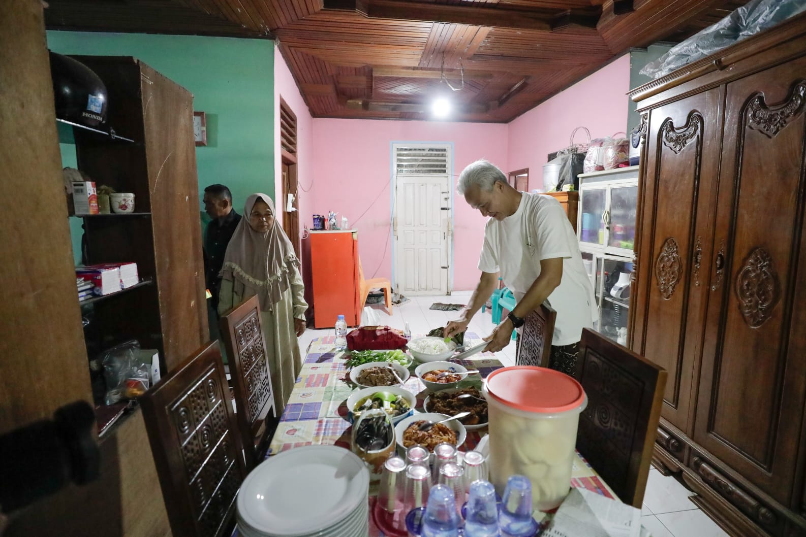 Ganjar di rumah warga