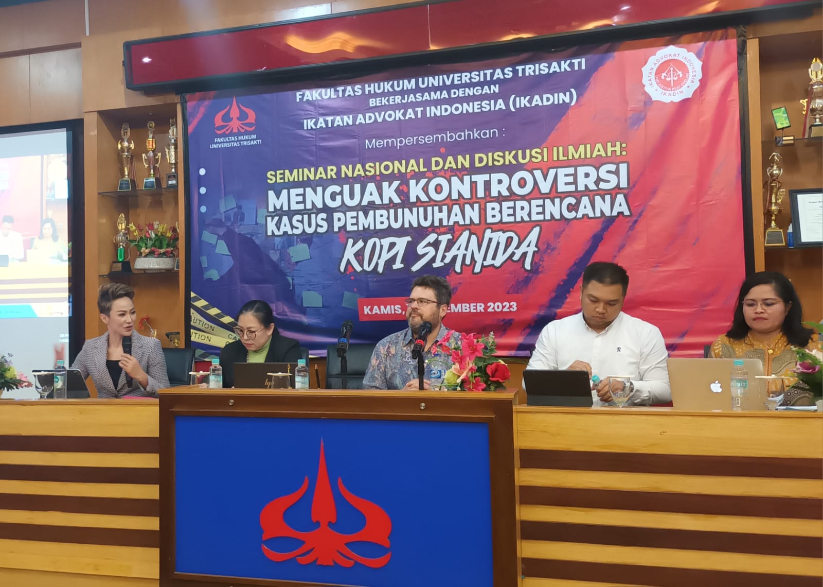 Diskusi ilmiah bertajuk Menguak Kontroversi Kasus Pembunuhan Berencana Kopi Sianida