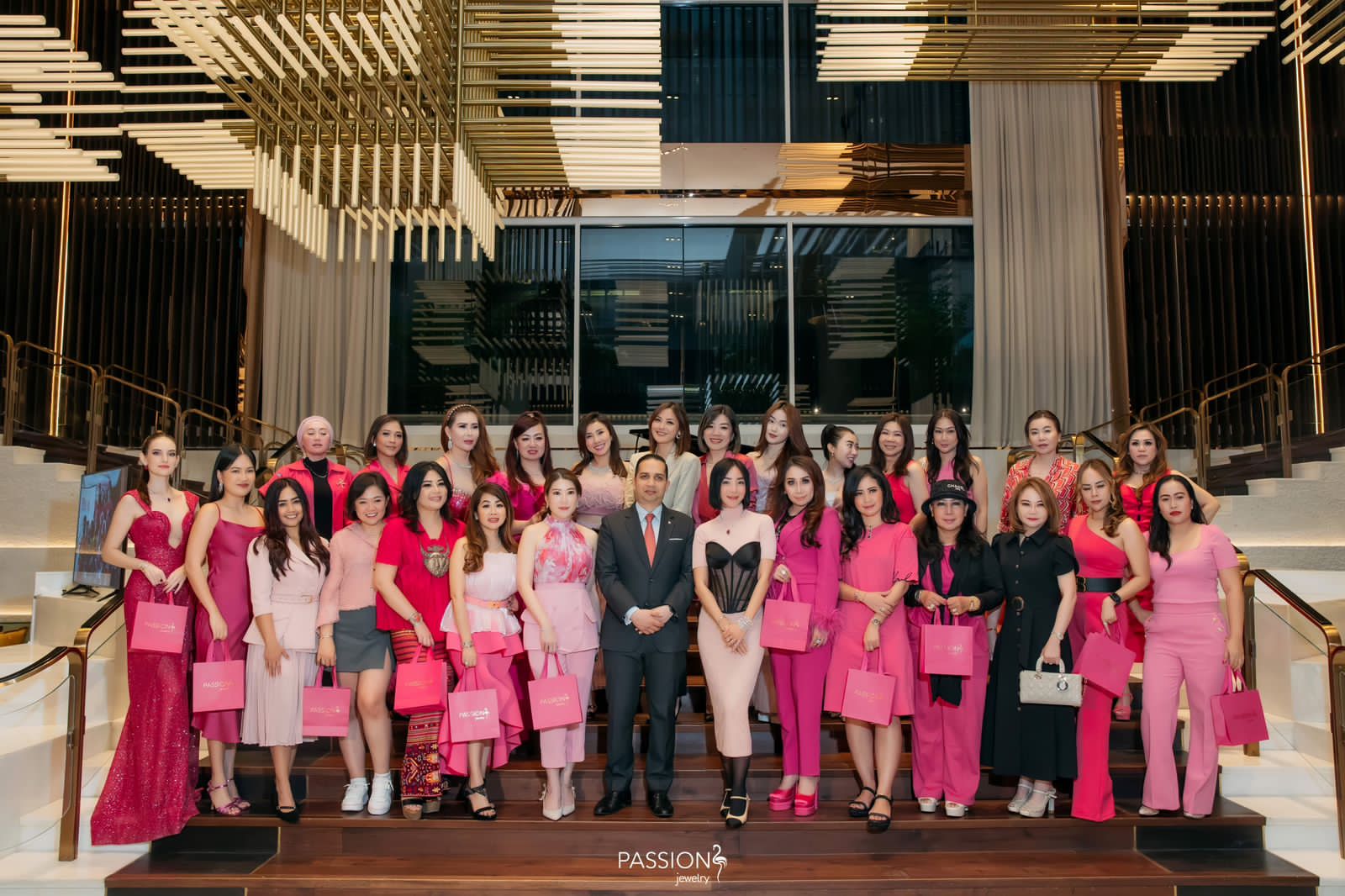 Passion Jewelry bersama dengan The St. Regis Jakarta berkolaborasi menggelar acara untuk mendukung pasien kanker payudara.
