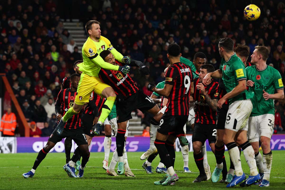 Manajer Newcastle, Eddie Howe, mengakui cedera dan jadwal padat berdampak pada timnya setelah mengalami kekalahan 2-0 atas Bournemout