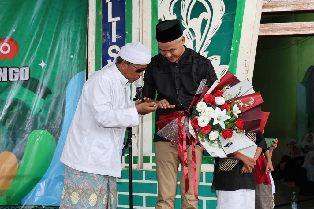 Ganjar Pranowo dan KH Abdul Hadi