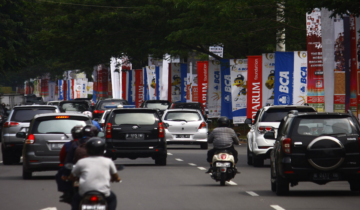 Jasa ojek konvensional laris manis Glora Bung Karno jelang konser Coldplay di Jakarta