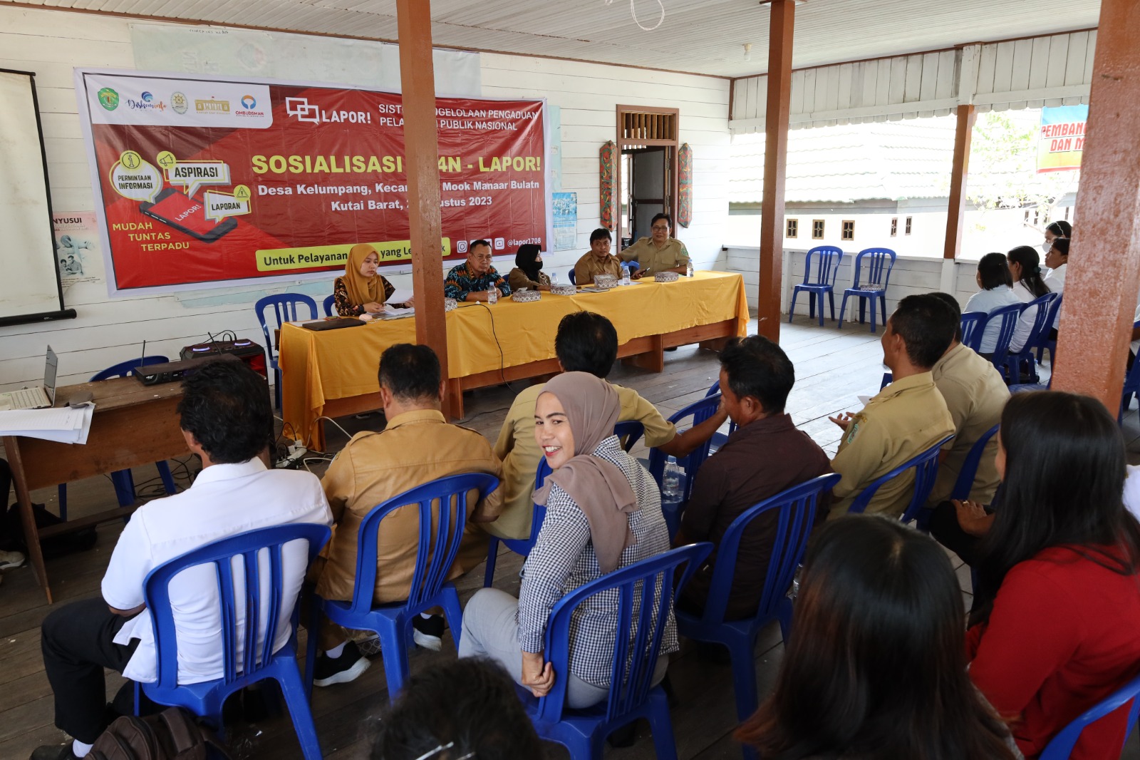 Dinas Komunikasi dan Informatika Provinsi Kaltim melakukan Sosialisasi SP4N-Lapor! di dua desa yang ada di Kutai Barat.