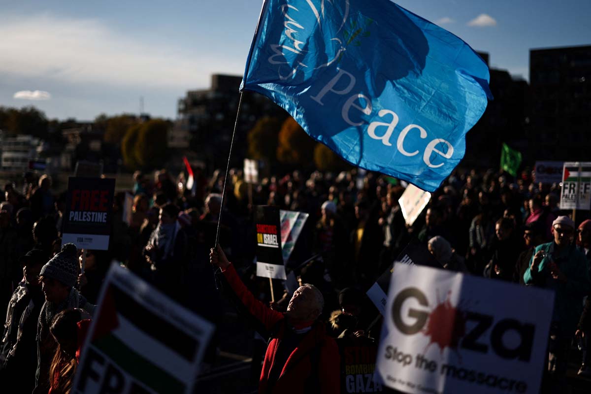 PM Inggris Rishi Sunak mengecam pengunjuk rasa sayap kanan yang menerobos pawai Hari Gencatan Senjata.