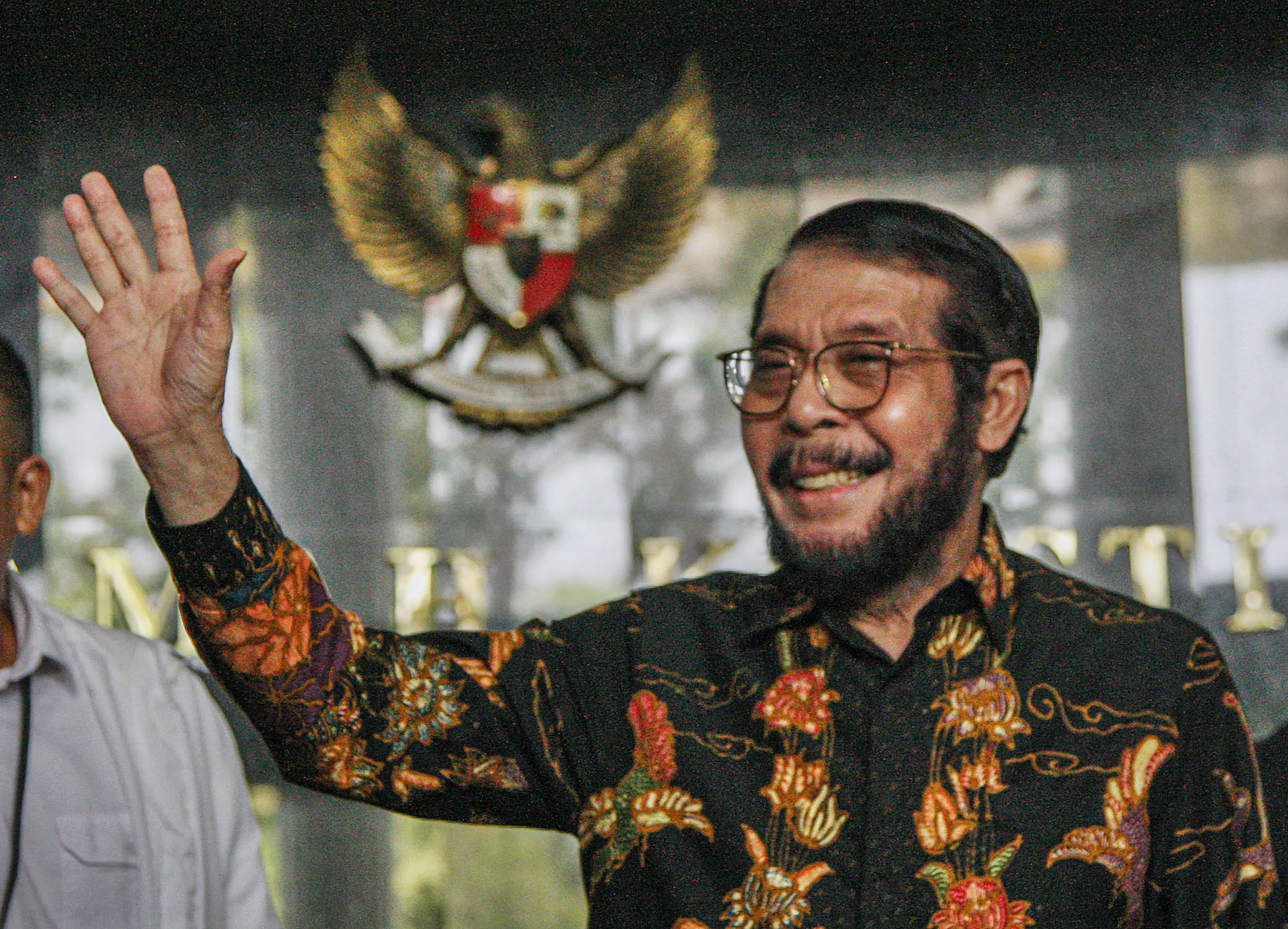 Hakim Konstitusi Anwar Usman menyapa wartawan