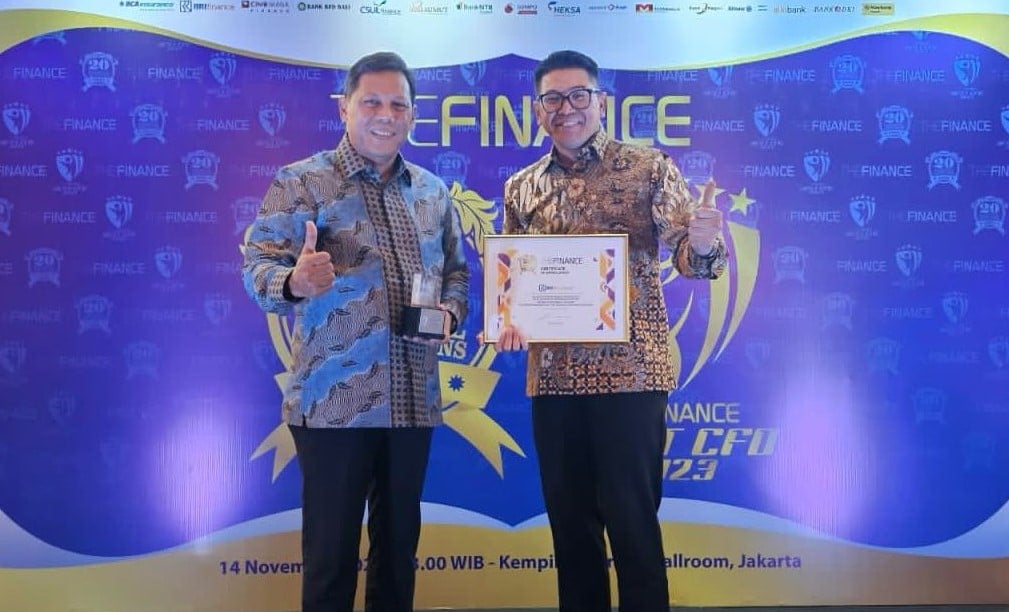 Sony Harsono, Direktur Keuangan dan Operasional BRI Insurance (kiri) dan Ade Zulfikar Direktur Teknik (kanan).
