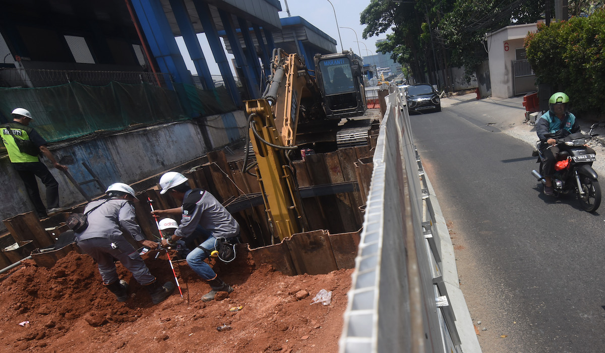 Pembangunan kolam retensi atau polder air di Jalan TB Simatupang