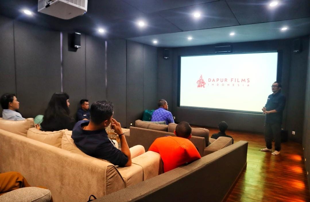 Kemendagri menggandeng sutradara Hanung Bramantyo untuk menggarap film dokumenter tentang desa.