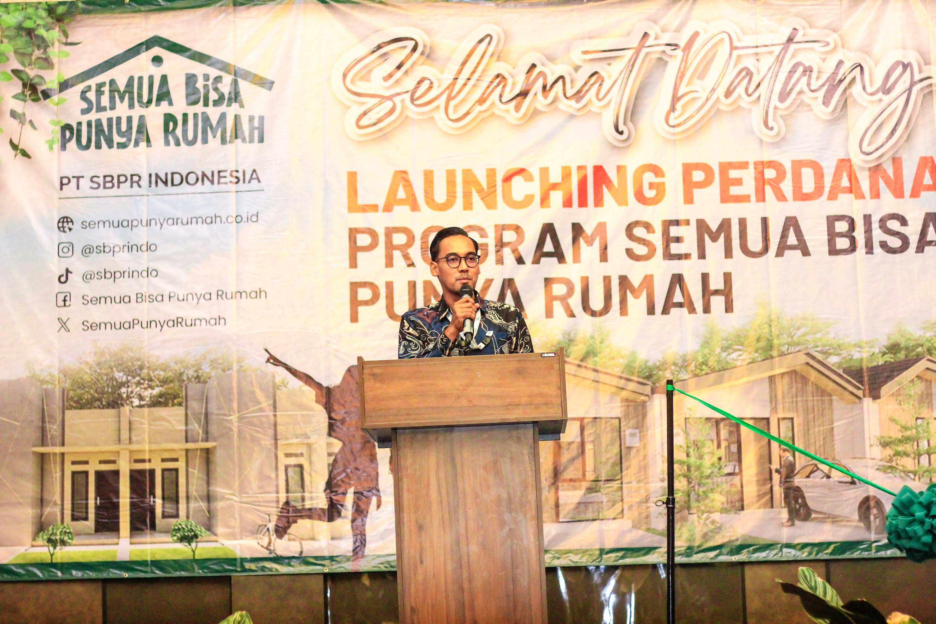 CEO PT Semua Bisa Punya Rumah Indonesia Sakti Al Fattaah saat meluncurkan program rumah murah di Kebumen, Jawa Tengah.