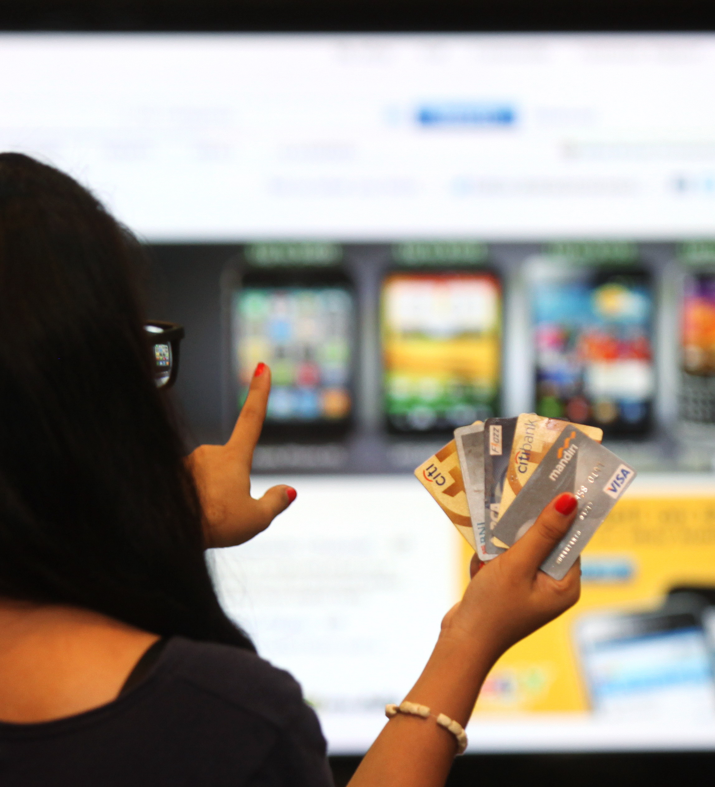 Ilustrasi belanja melalui saluran digital