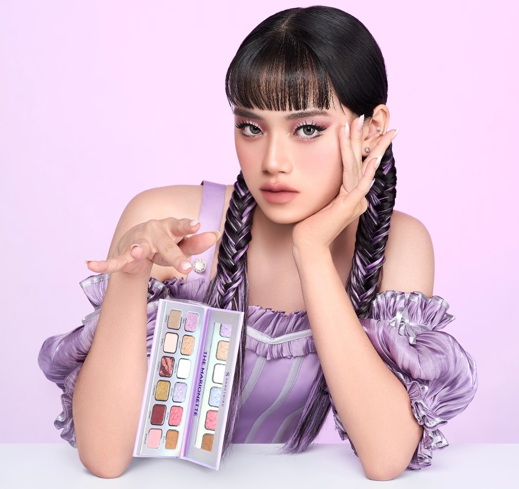 Tren makeup ala Douyin yang semakin populer, bahkan viral di sosial media.  