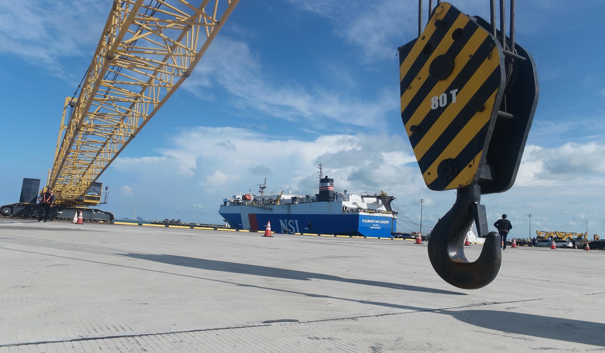 Sebuah kapal bersandar di Pelabuhan Patimban
