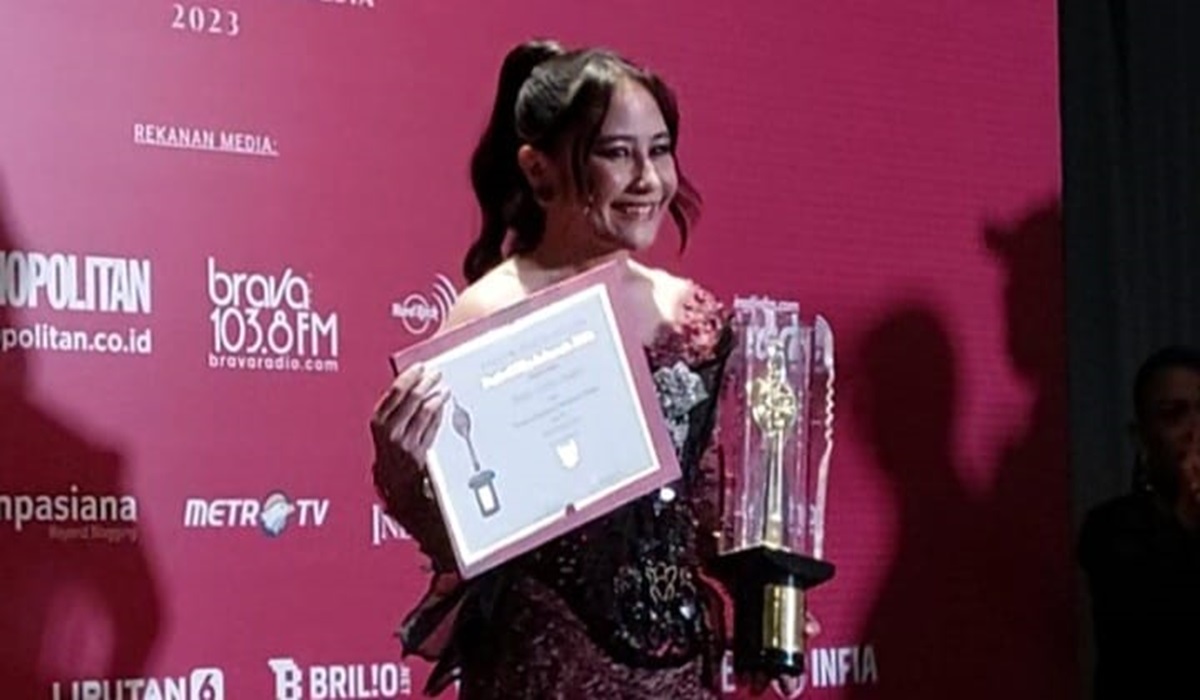 Aktris Prilly Latuconsina di Malam Anugerah Piala Citra Festival Film Indonesia 2023 di Jakarta, Selasa (14/11).