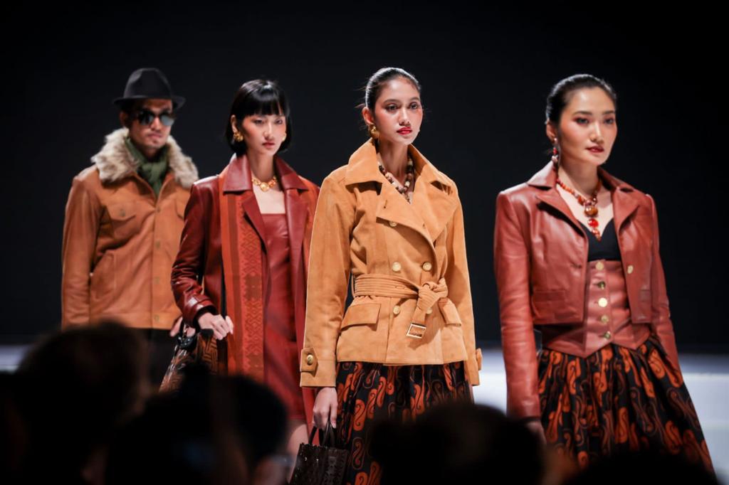 Gelaran Fashion Show pada ajang Panggung Cerita Nusantara yang diselenggarakan di Jakarta.