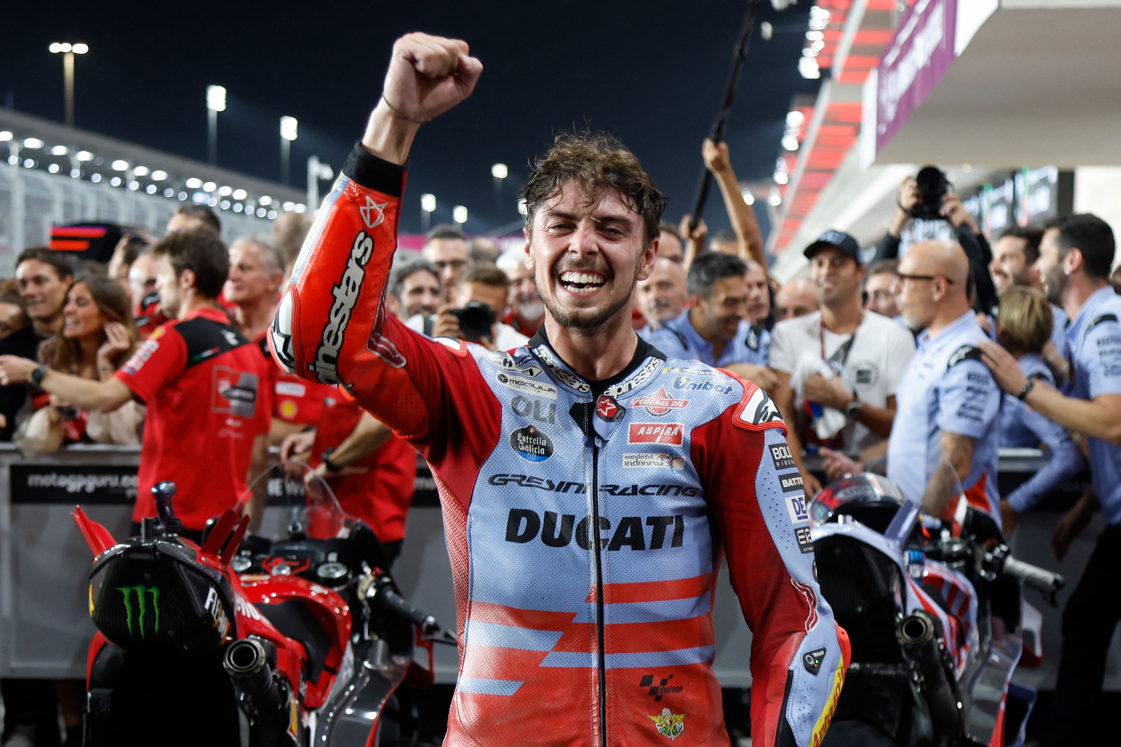 Fabio Di Giannantonio mengekspresikan kegembiraannya setelah finis pertama di GP Qatar 2023, Senin (20/11) WIB.