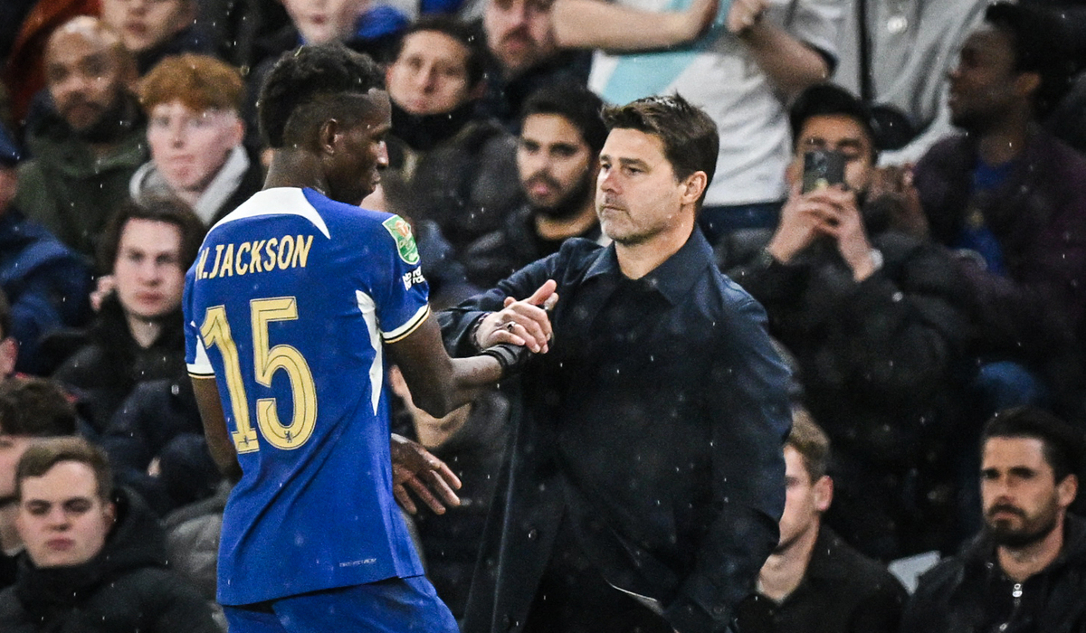 Pelatih Chelsea Mauricio Pochettino dan pemain Chelsea Nicola Jackson.