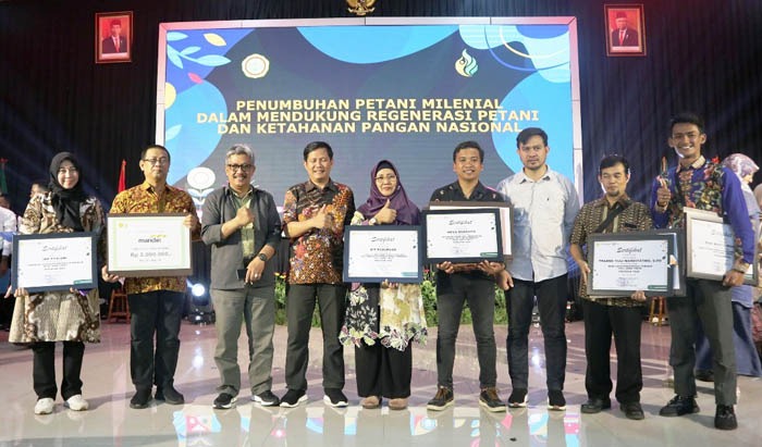 Direktur Polbangtan Malang, Setya Budhi Udrayana (ketiga dari kiri) bersama peraih Penghargaan YESS 2023.