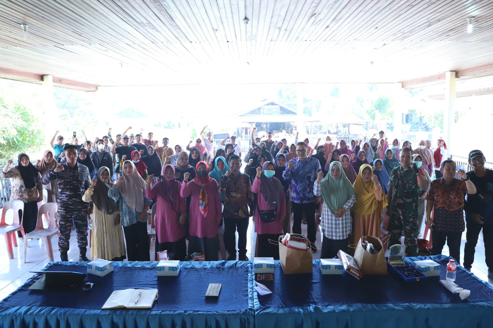 Kegiatan Sosialisasi SP4N Lapor di Pulau Derawan, Kaltimm baru-baru ini. 